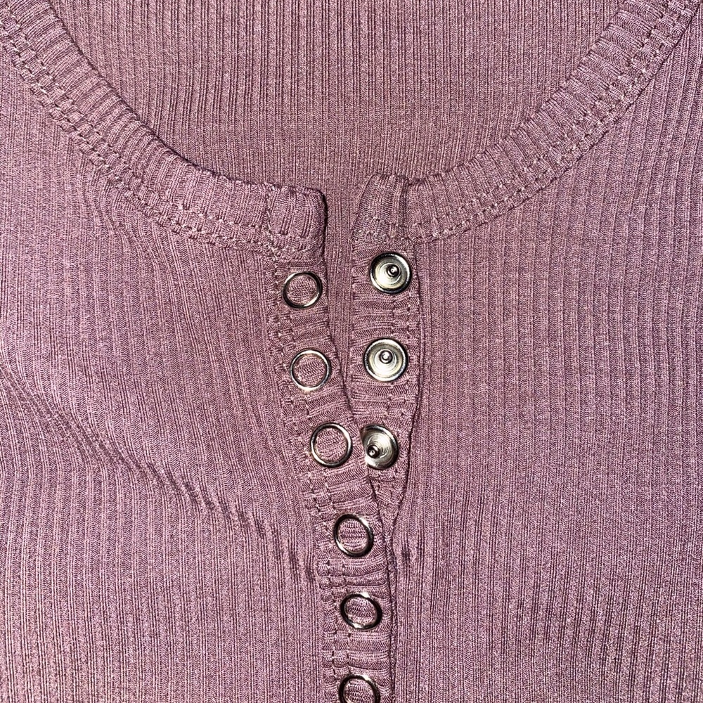 Meshki Crop Top💜 - Picture 4 of 6